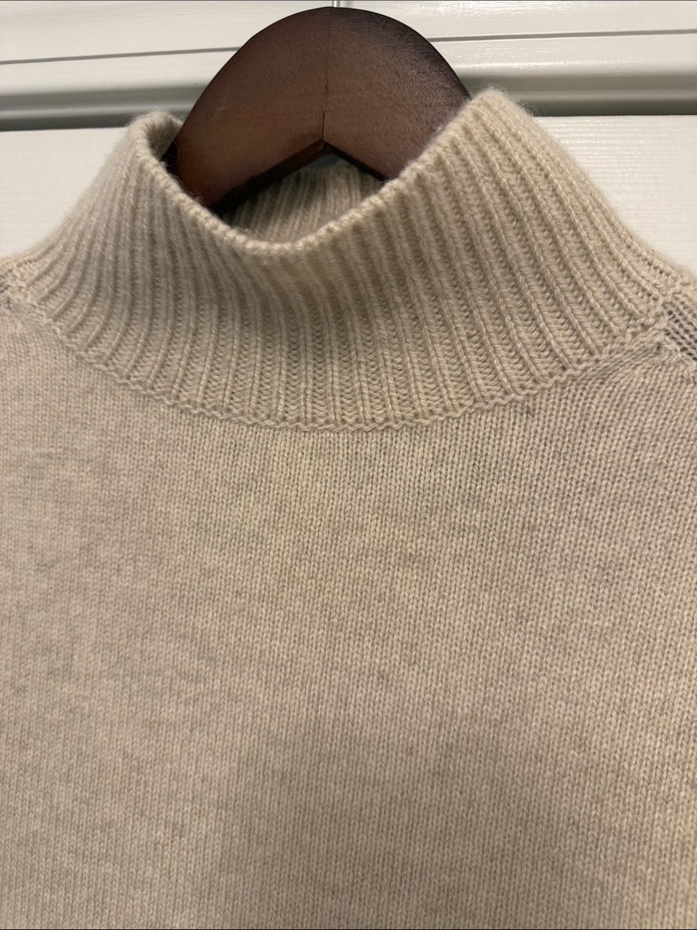 Vince Cream Turtleneck Pure Cashmere Sweater sz Small - Picture 2 of 10